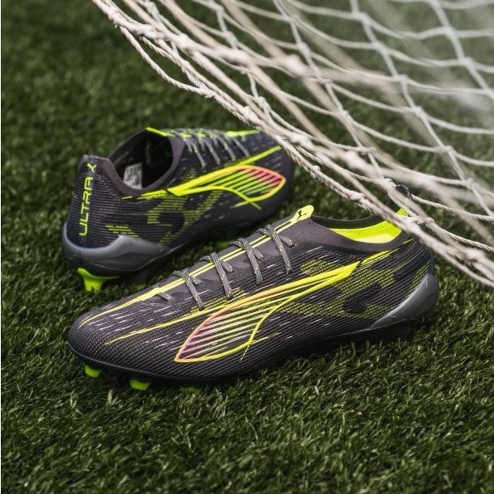 Puma Men's Black and Neon Green Athletic Cleats